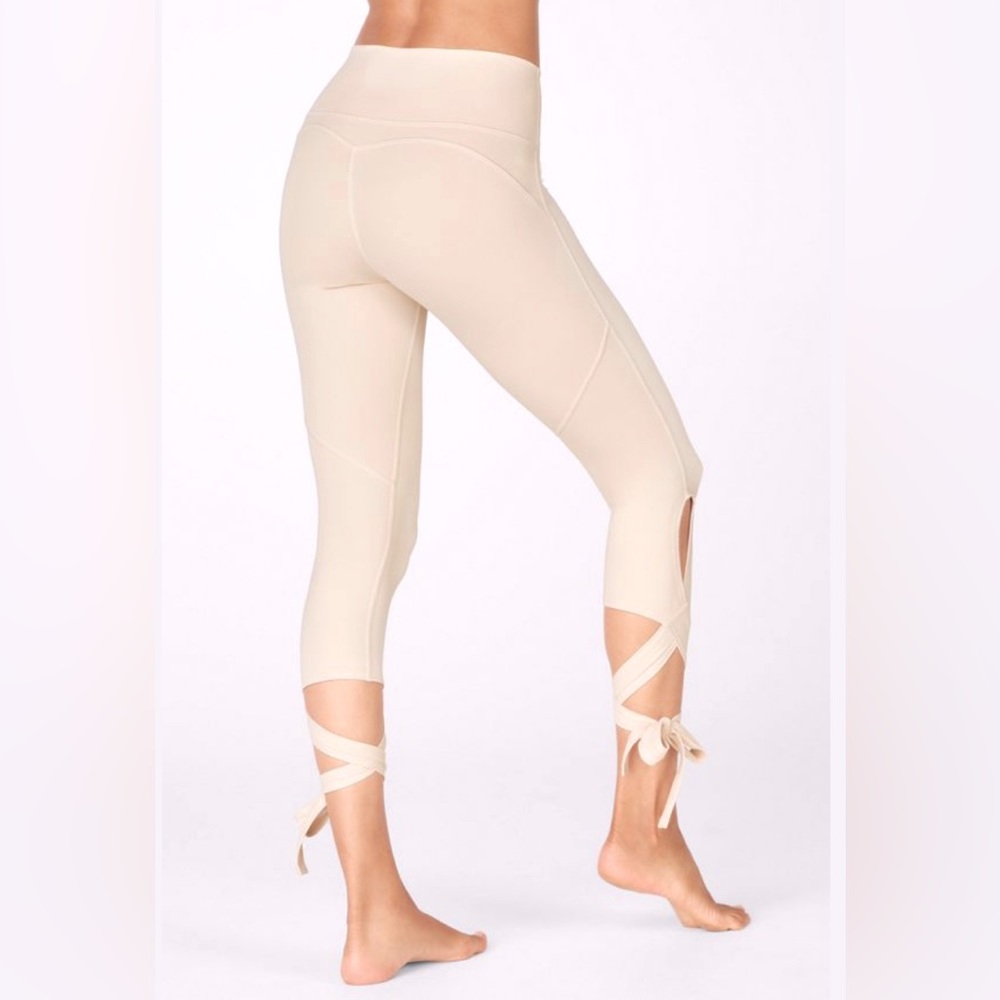 Cutest Fabletics, tie-ankle leggings!